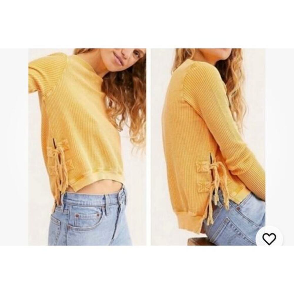 Free People One Cropped
Interlaken side ties thermal Top yellow sz small
